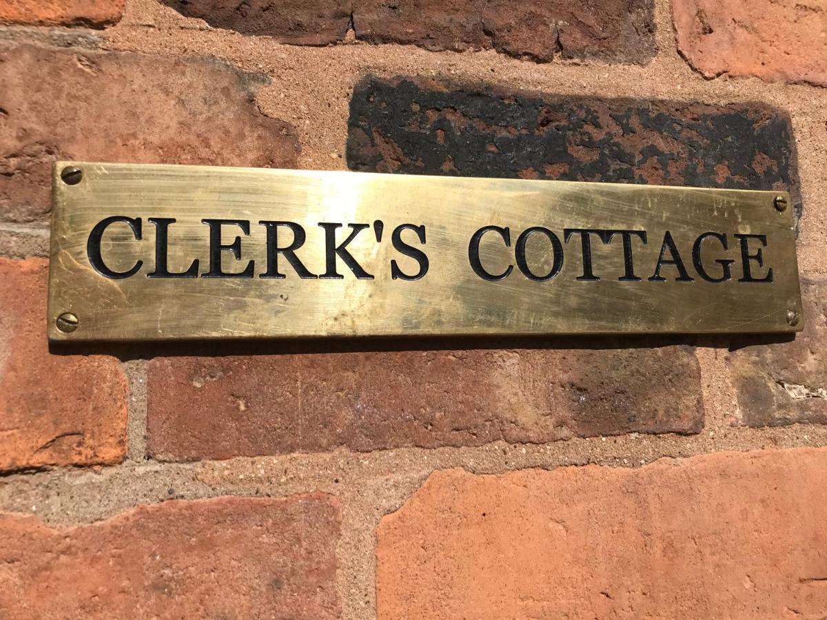 Clerks Cottage อัพตัน อะพอน แซเวิร์น ภายนอก รูปภาพ