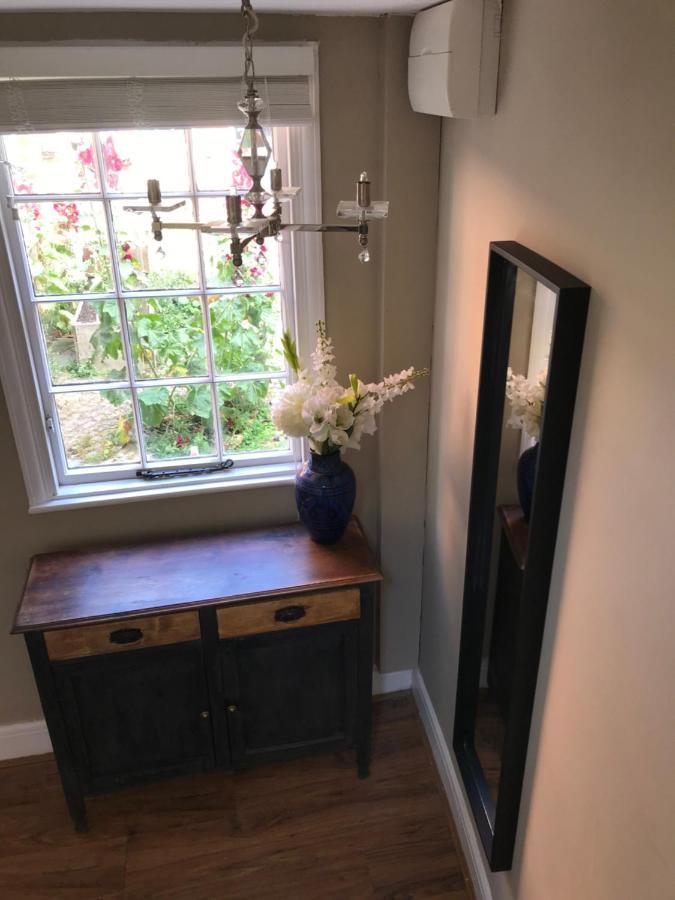 Clerks Cottage อัพตัน อะพอน แซเวิร์น ภายนอก รูปภาพ